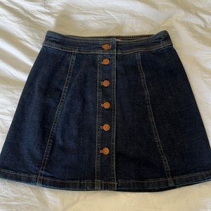 Madewell A-line jean skirt. Size 0. Button front.